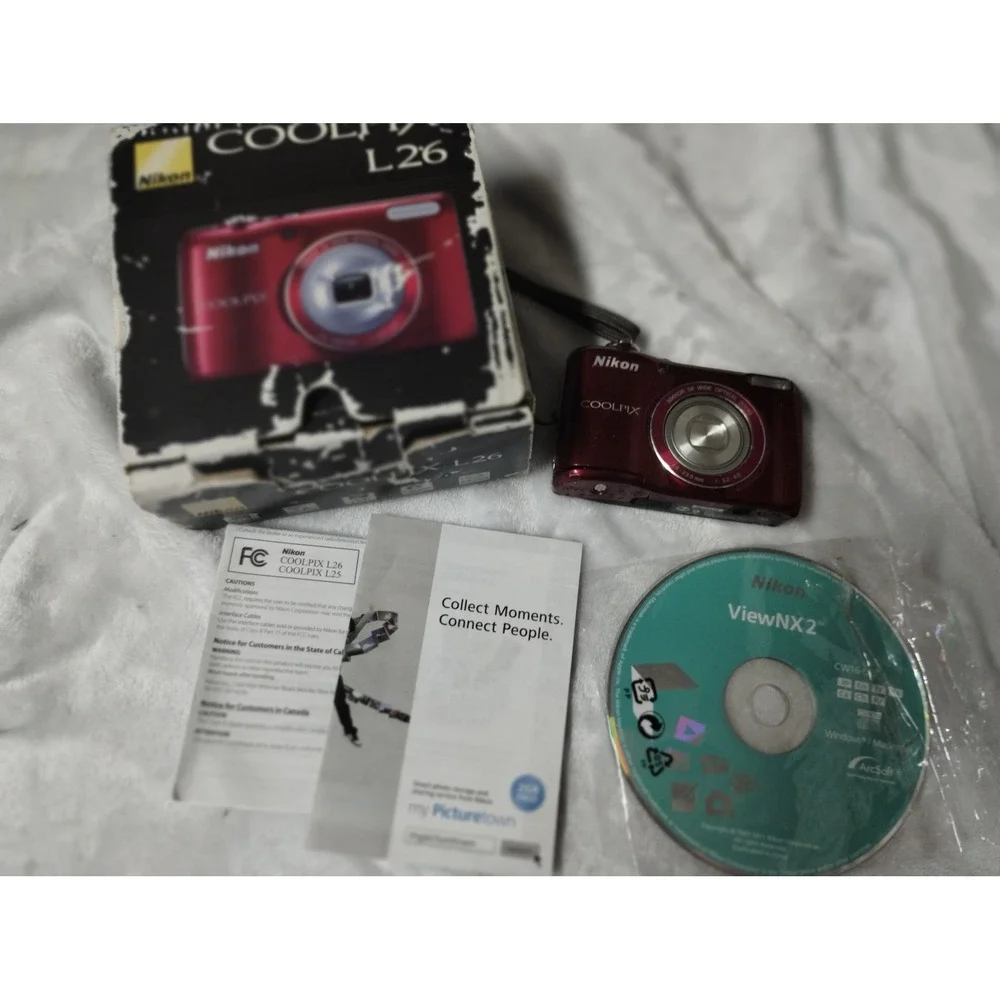 Nikon Coolpix L26 16.1 MP 5x Wide Optical Zoom Digital Camera Red w/Box UNTESTED